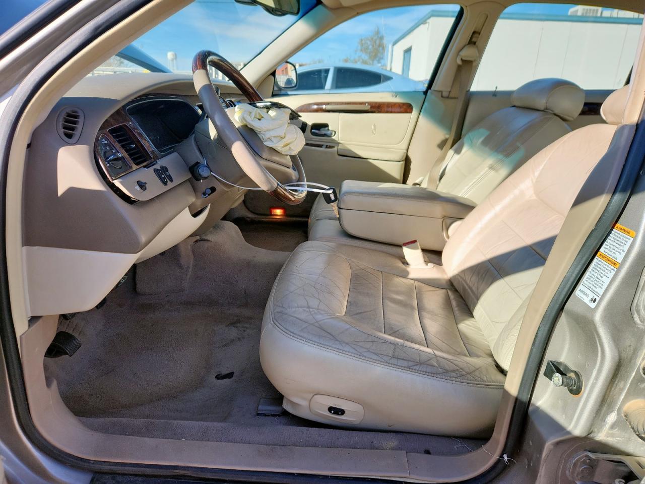 2001 LINCOLN Town Car