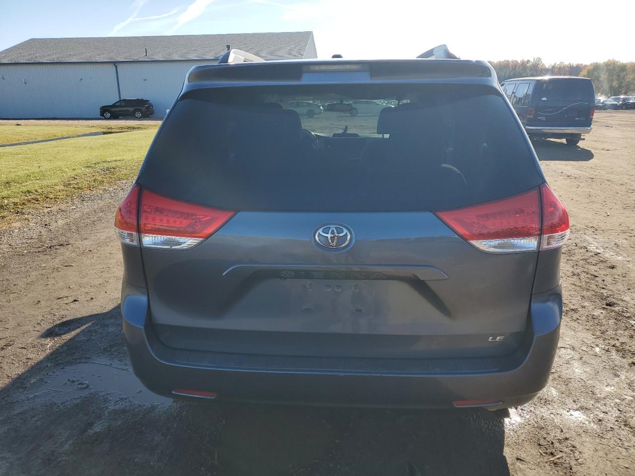 2013 TOYOTA SIENNA