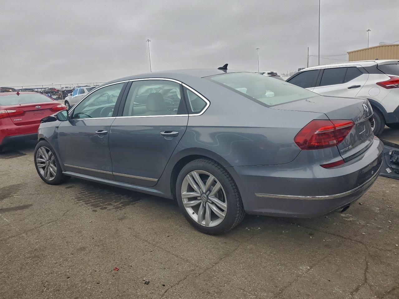 2017 VOLKSWAGEN Passat