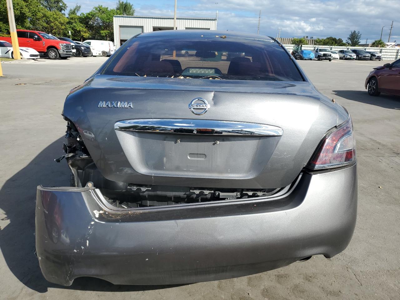 2014 NISSAN Maxima