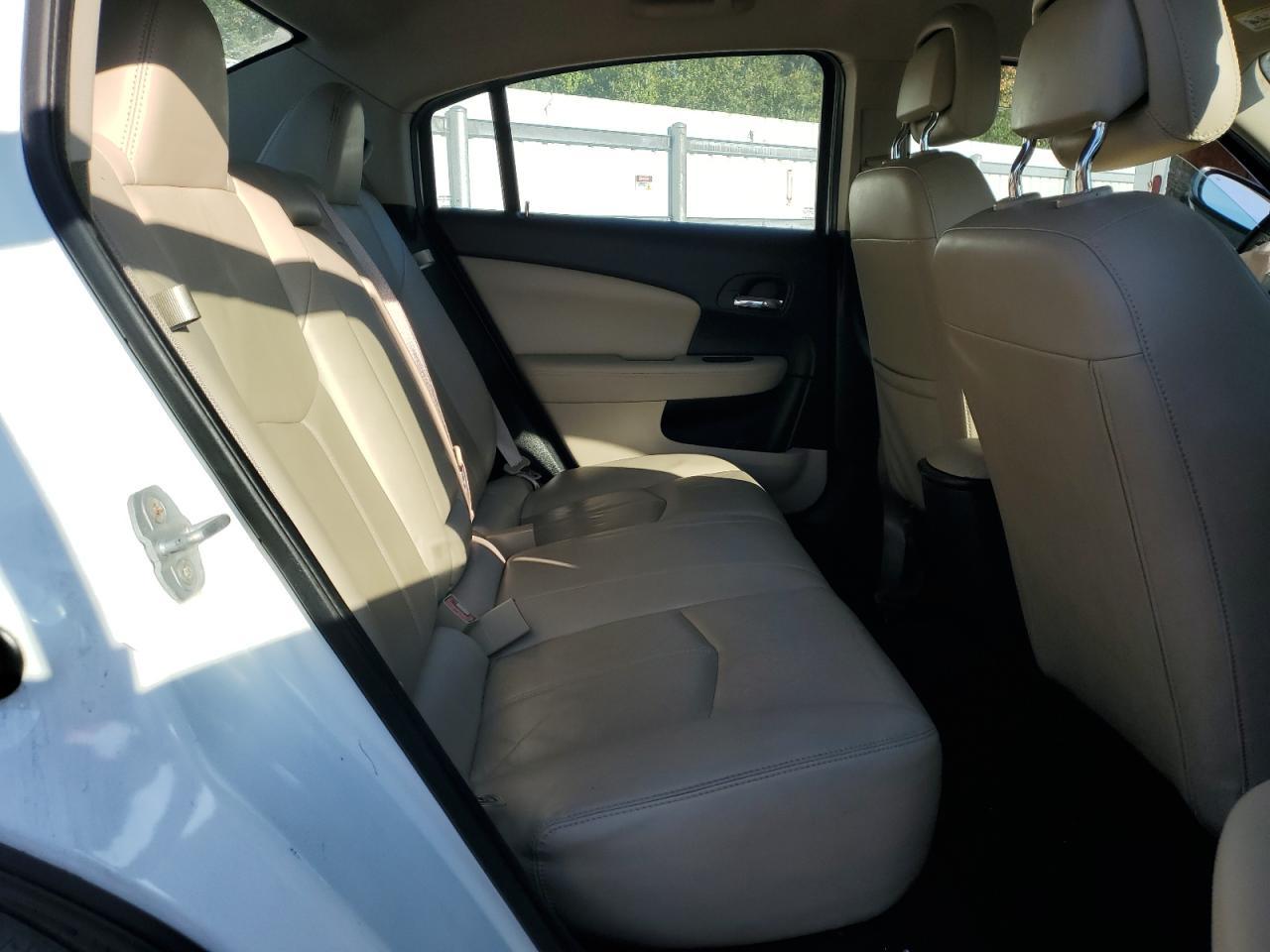 2011 CHRYSLER 200