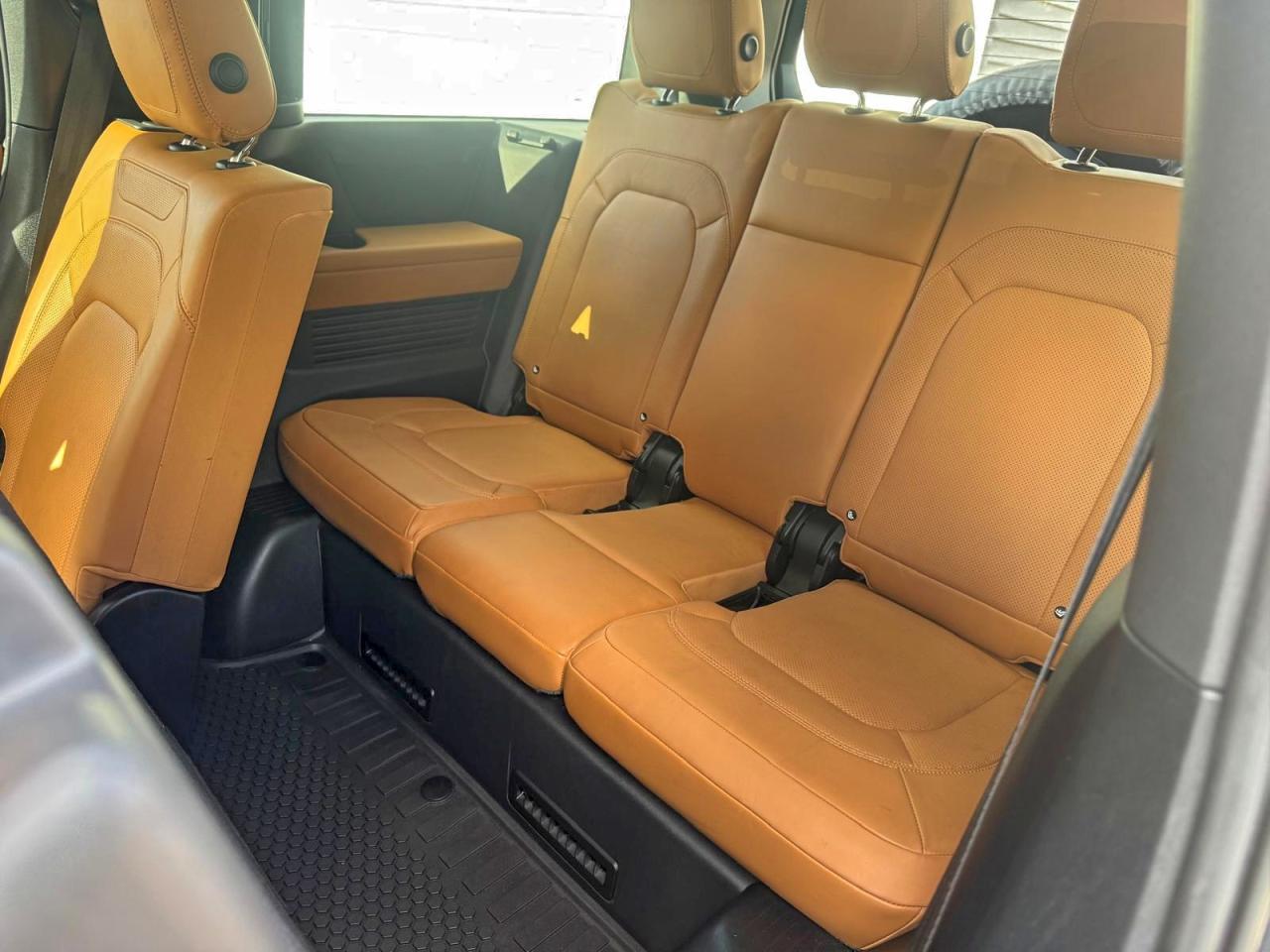 2023 LAND ROVER Defender