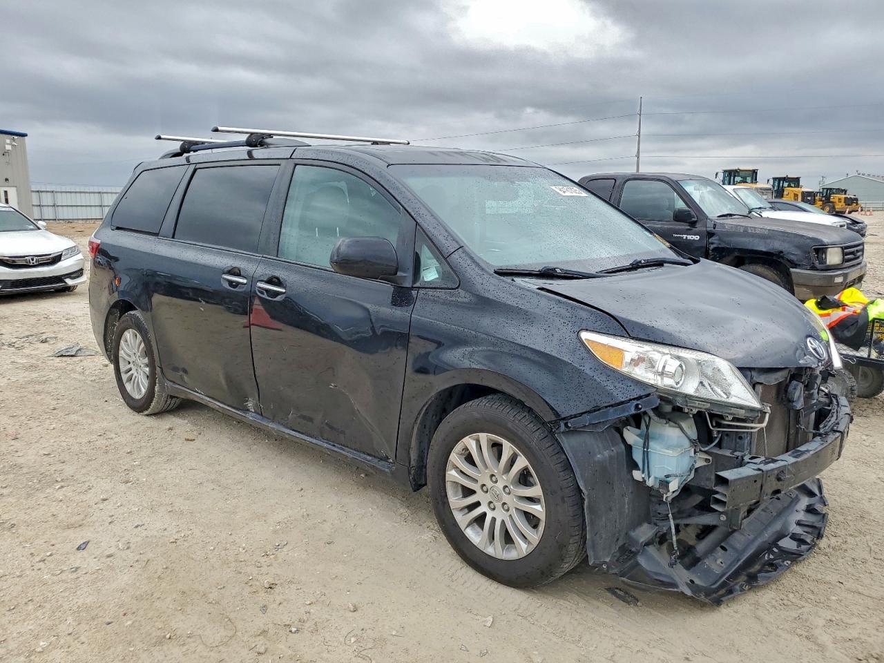 2016 TOYOTA SIENNA