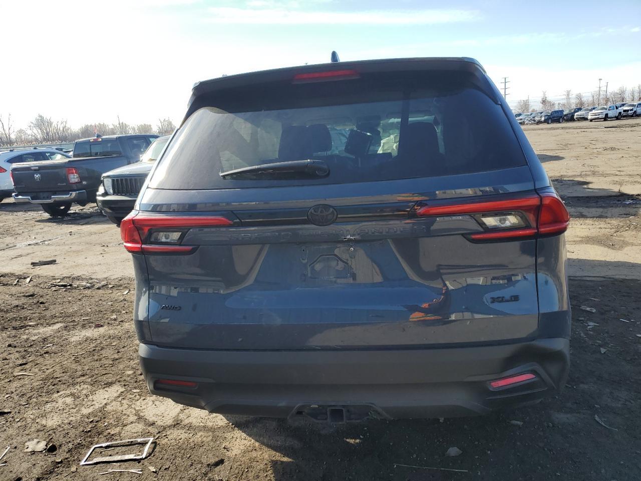2024 TOYOTA HIGHLANDER