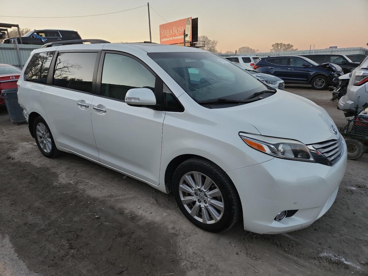 2017 TOYOTA SIENNA