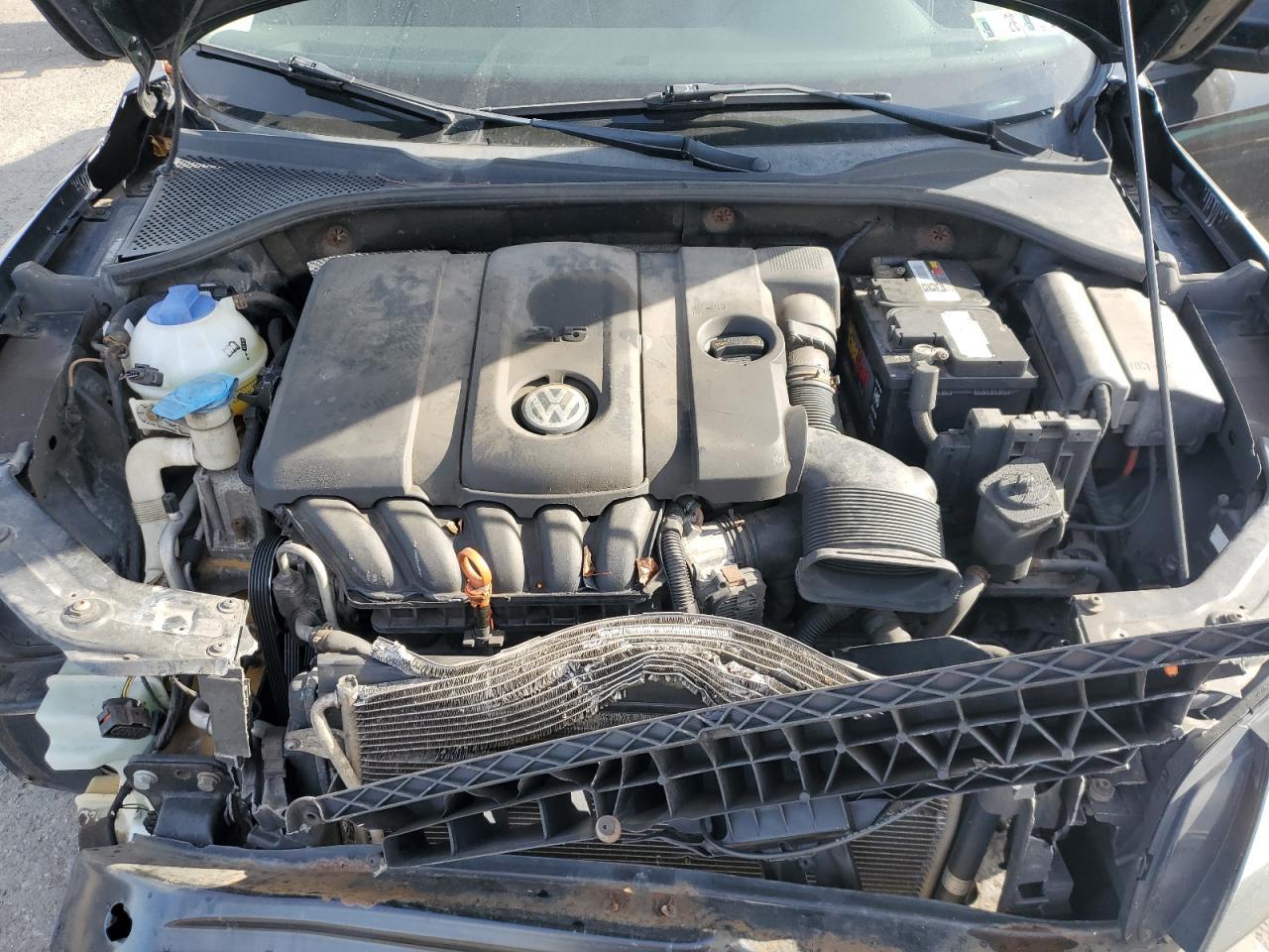 2012 VOLKSWAGEN Passat