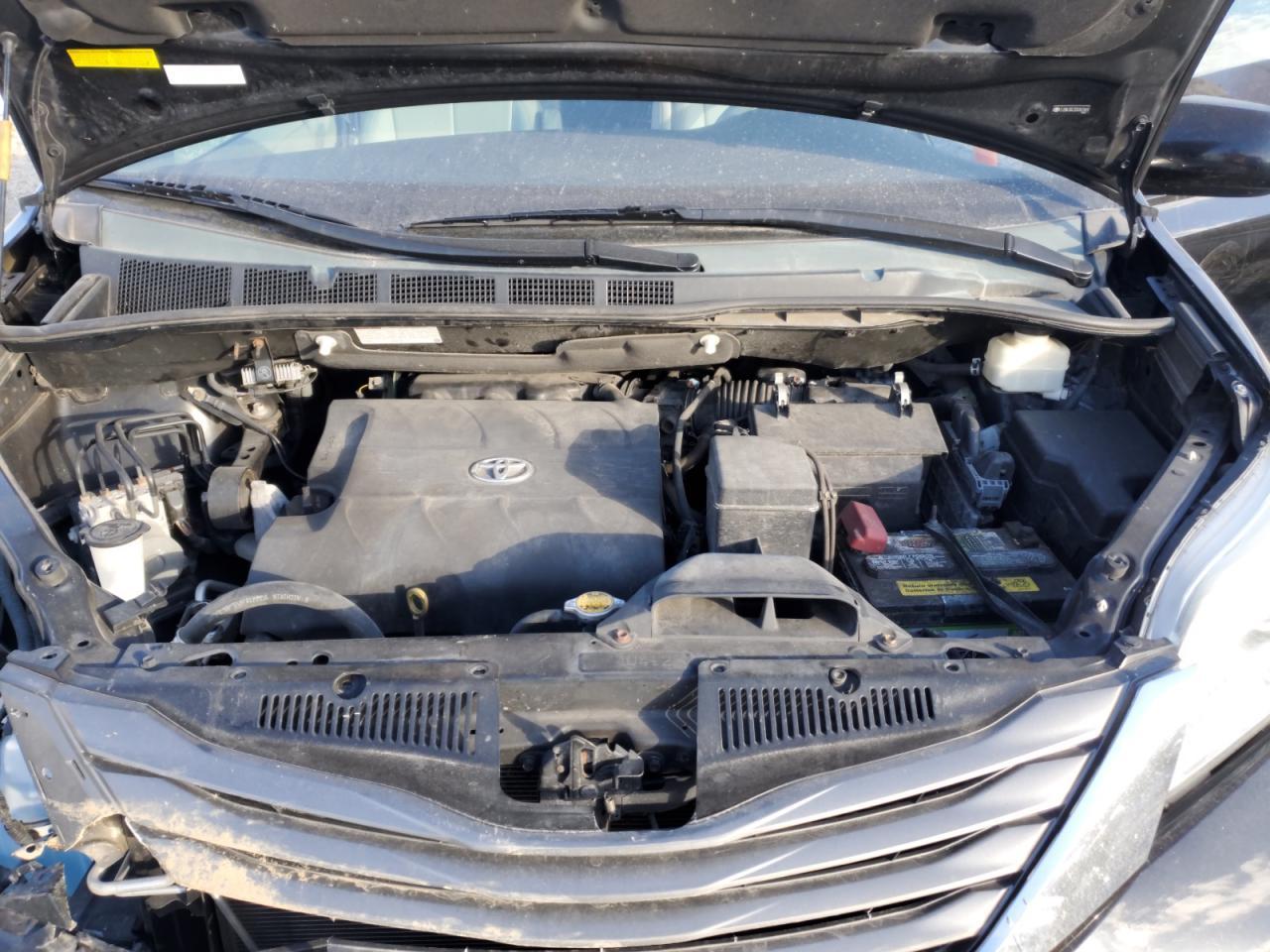 2013 TOYOTA SIENNA