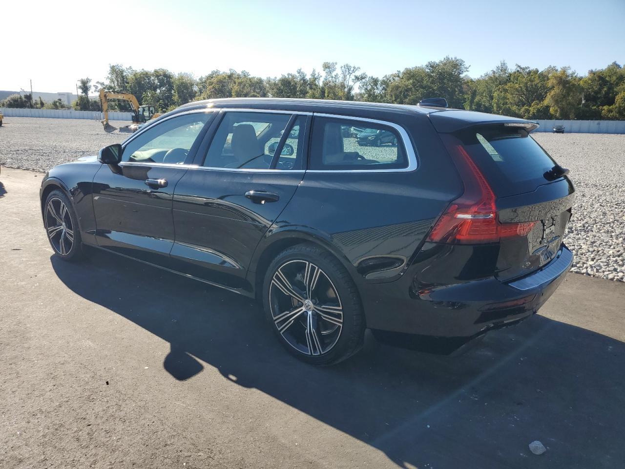 2020 VOLVO V60