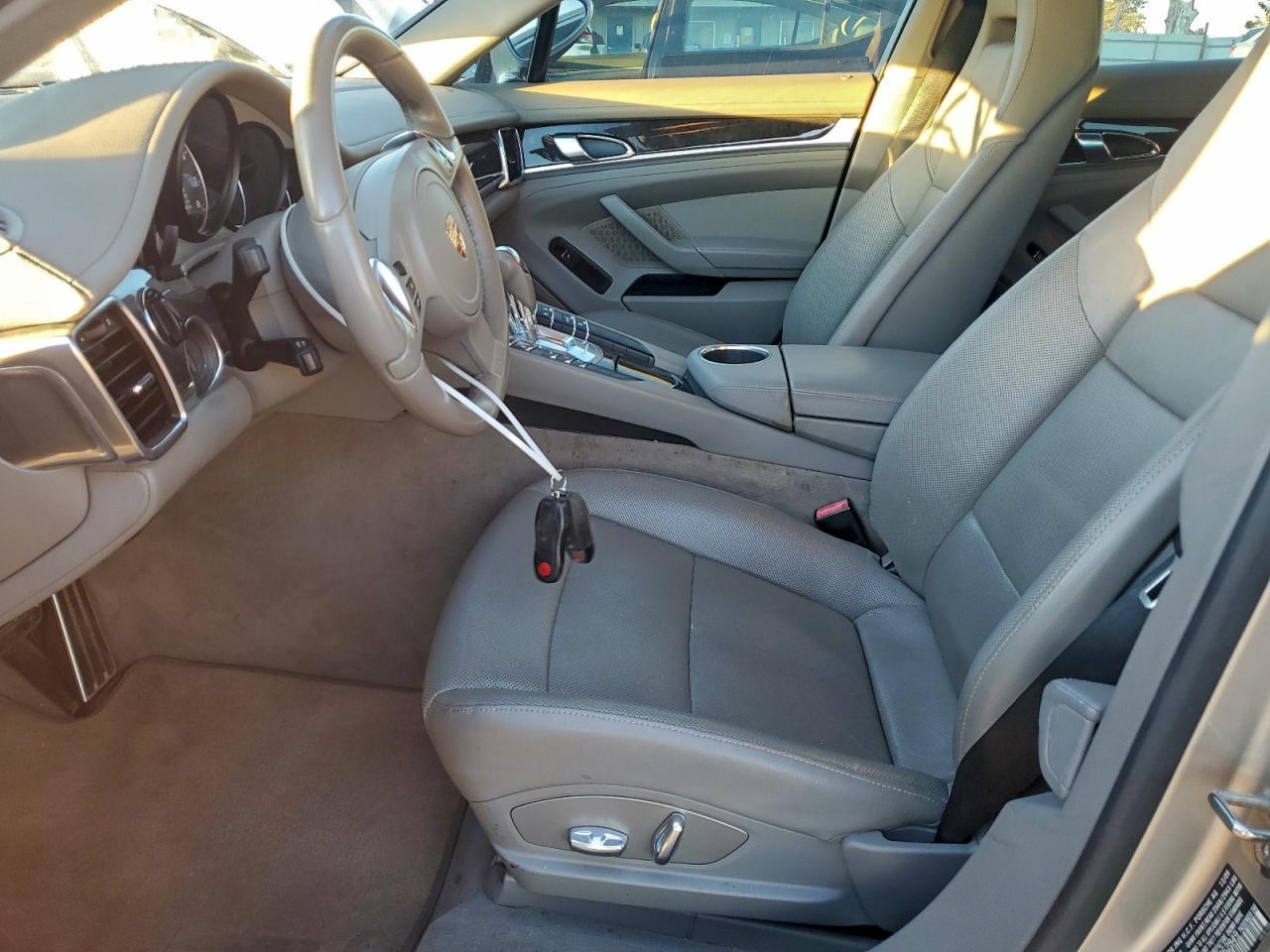 2010 PORSCHE Panamera