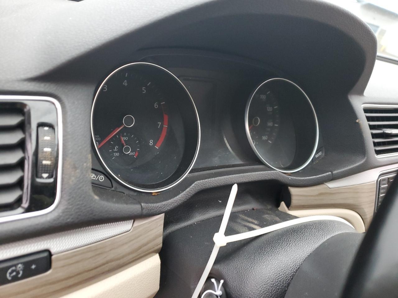 2017 VOLKSWAGEN Passat