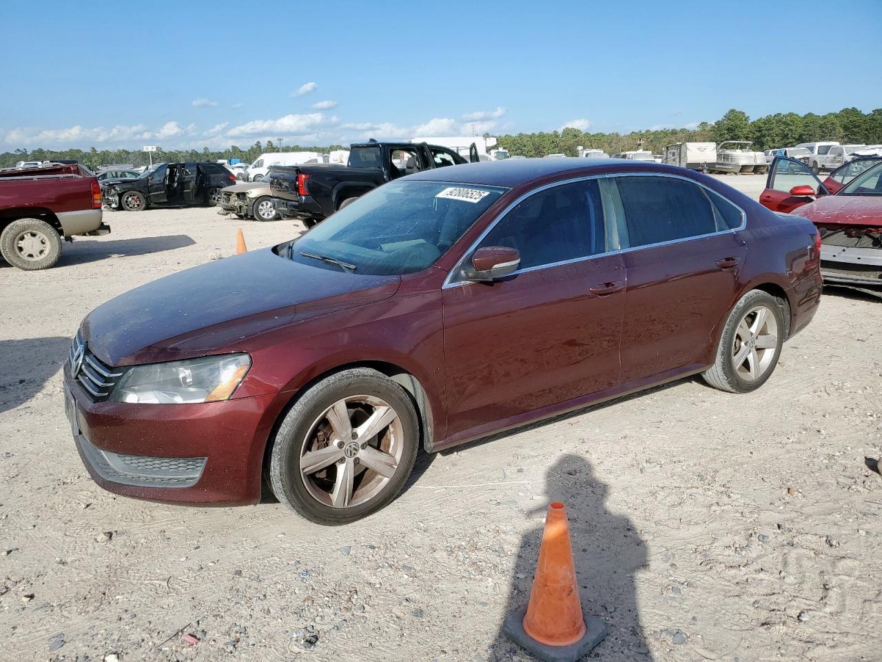 2013 VOLKSWAGEN Passat