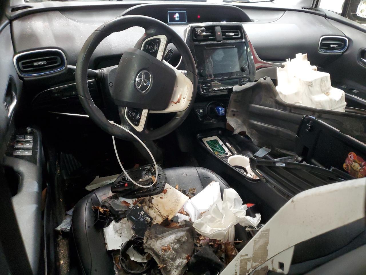2016 TOYOTA PRIUS