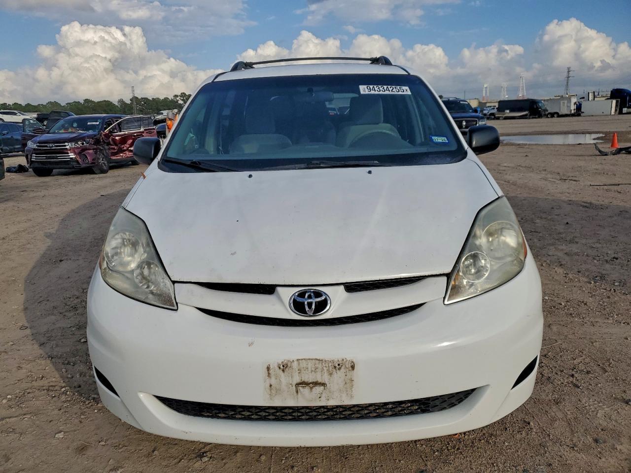 2010 TOYOTA SIENNA