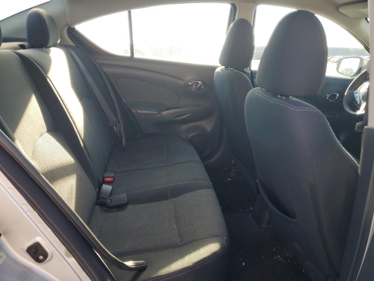 2015 NISSAN VERSA