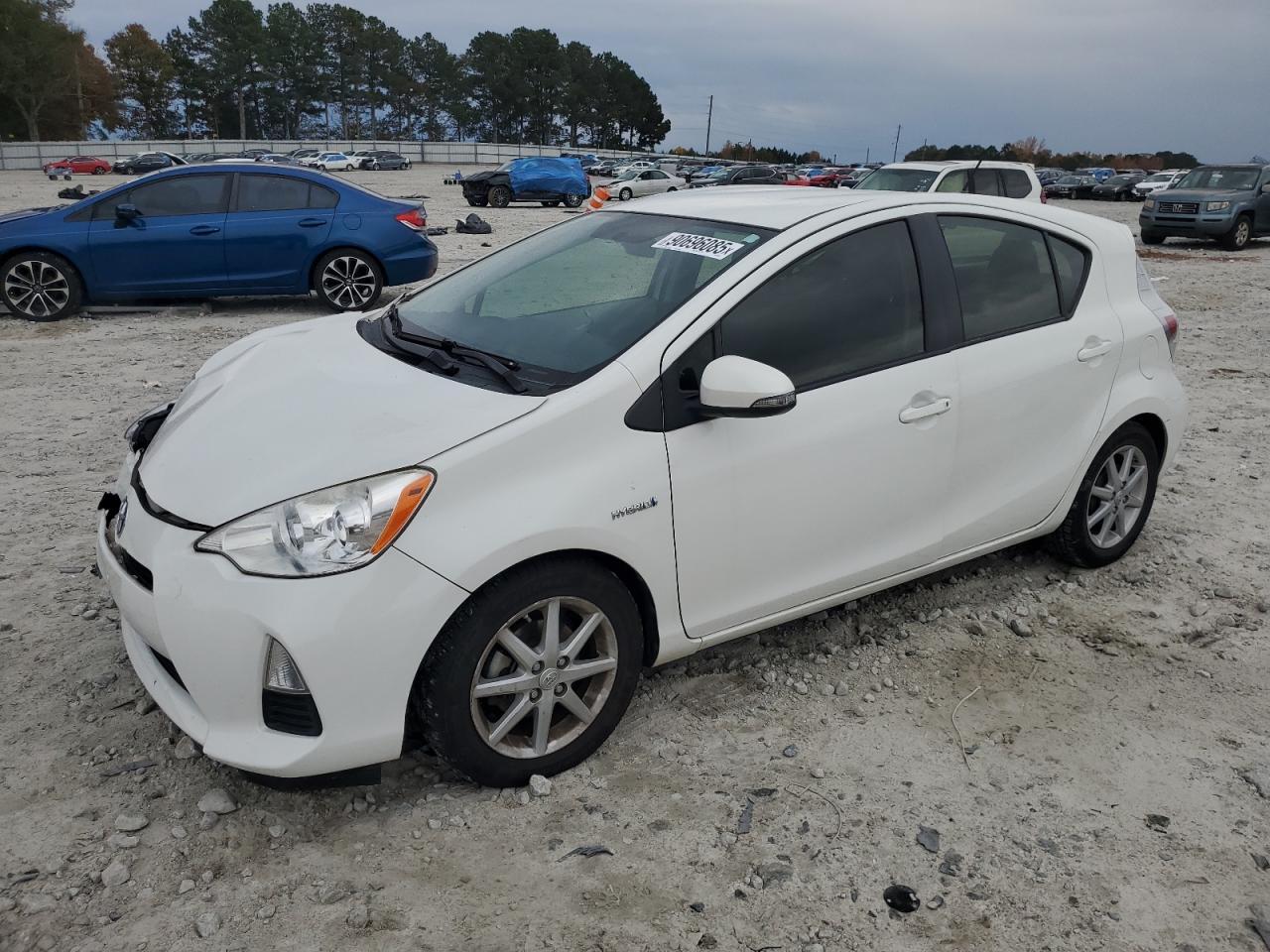 2013 TOYOTA Prius c