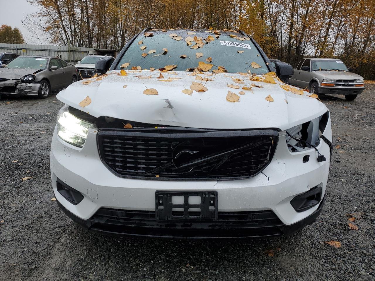 2022 VOLVO XC40