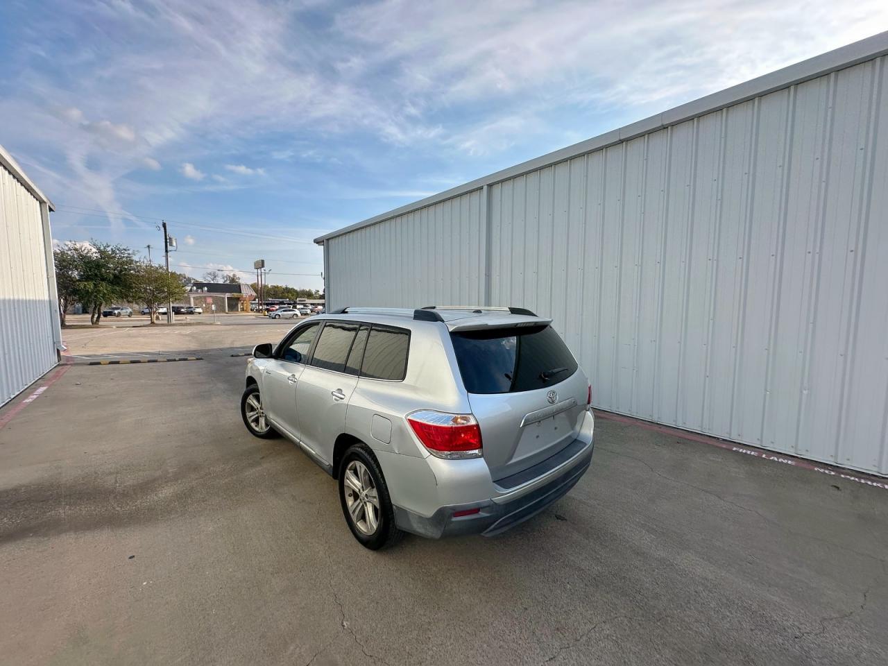 2011 TOYOTA HIGHLANDER
