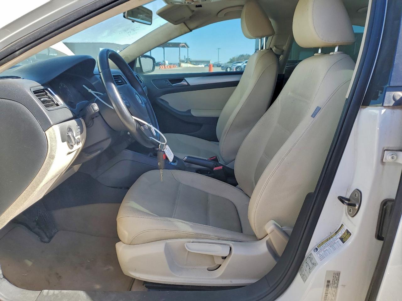 2011 VOLKSWAGEN JETTA