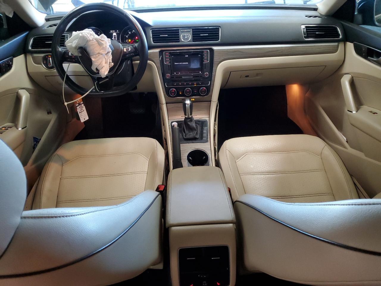 2016 VOLKSWAGEN Passat
