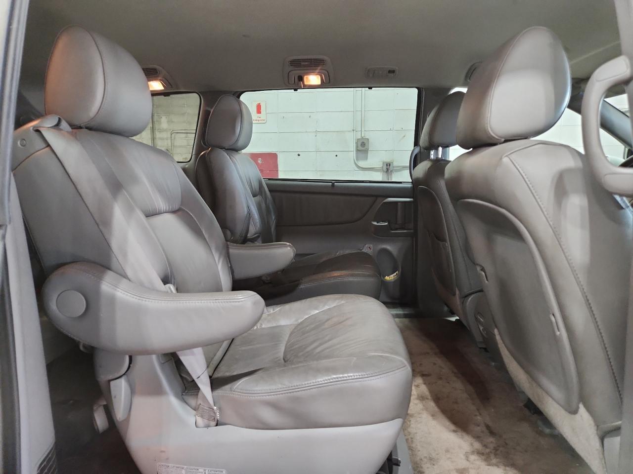 2010 TOYOTA SIENNA