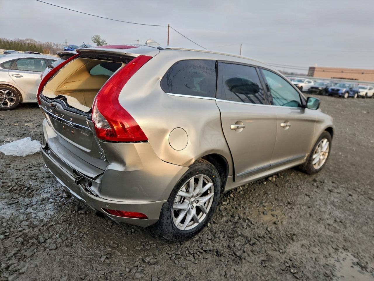 2015 VOLVO XC60