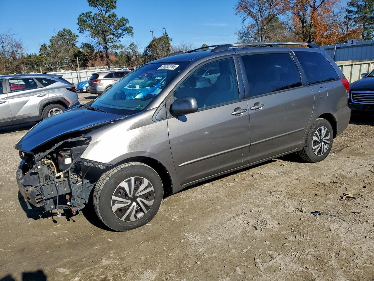 2004 TOYOTA SIENNA
