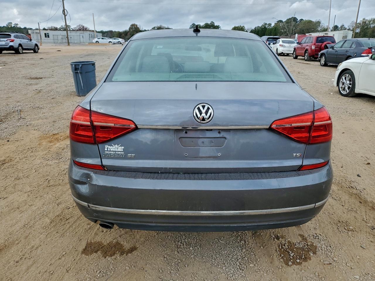 2016 VOLKSWAGEN Passat