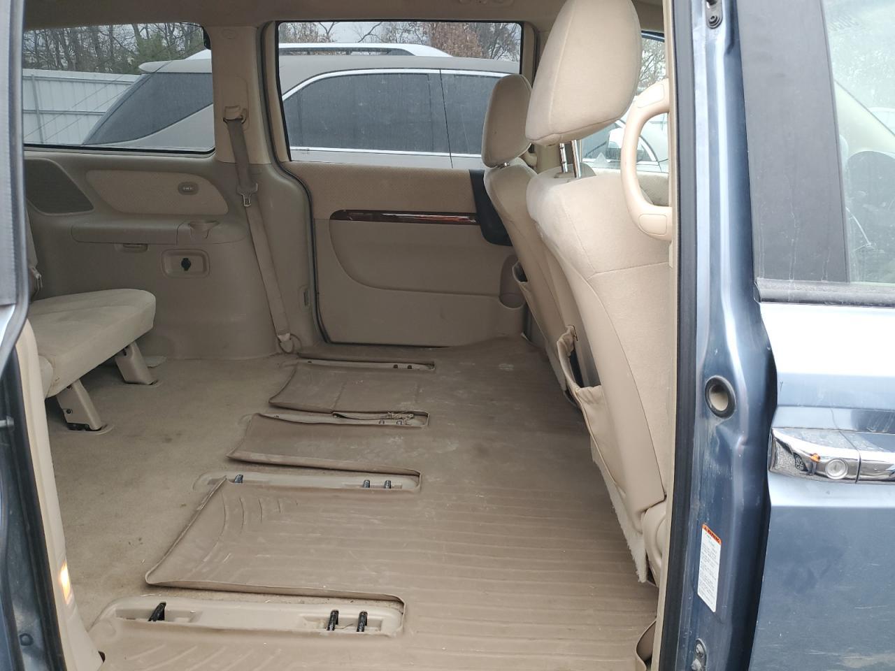 2007 HYUNDAI Entourage