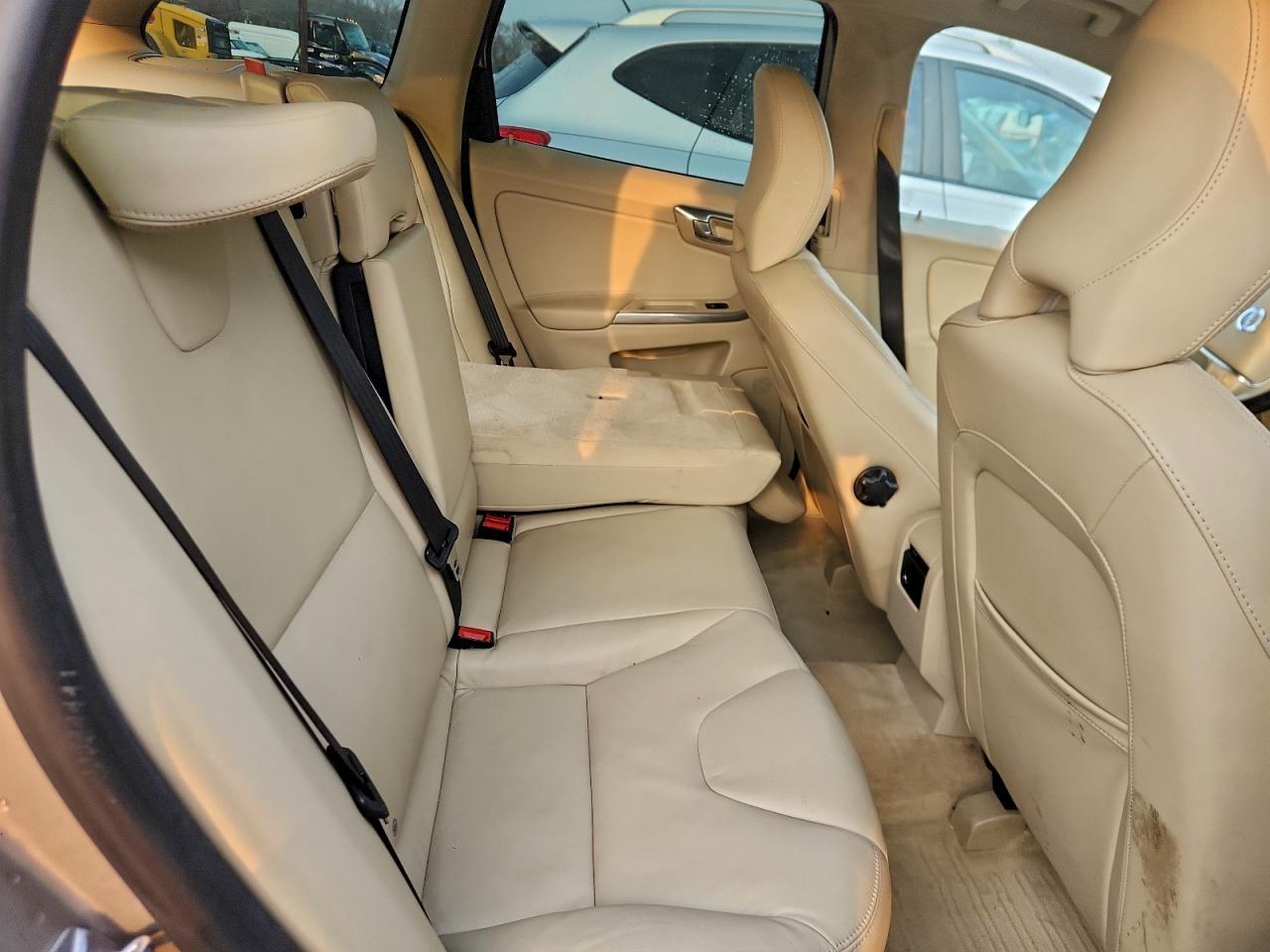 2015 VOLVO XC60