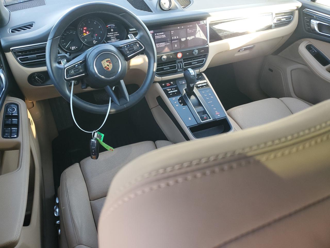 2024 PORSCHE Macan