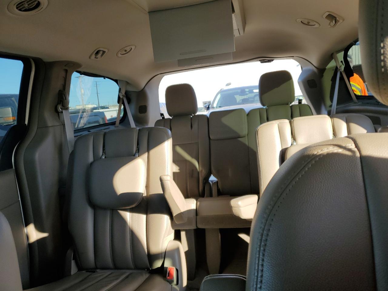 2011 CHRYSLER Town & Country