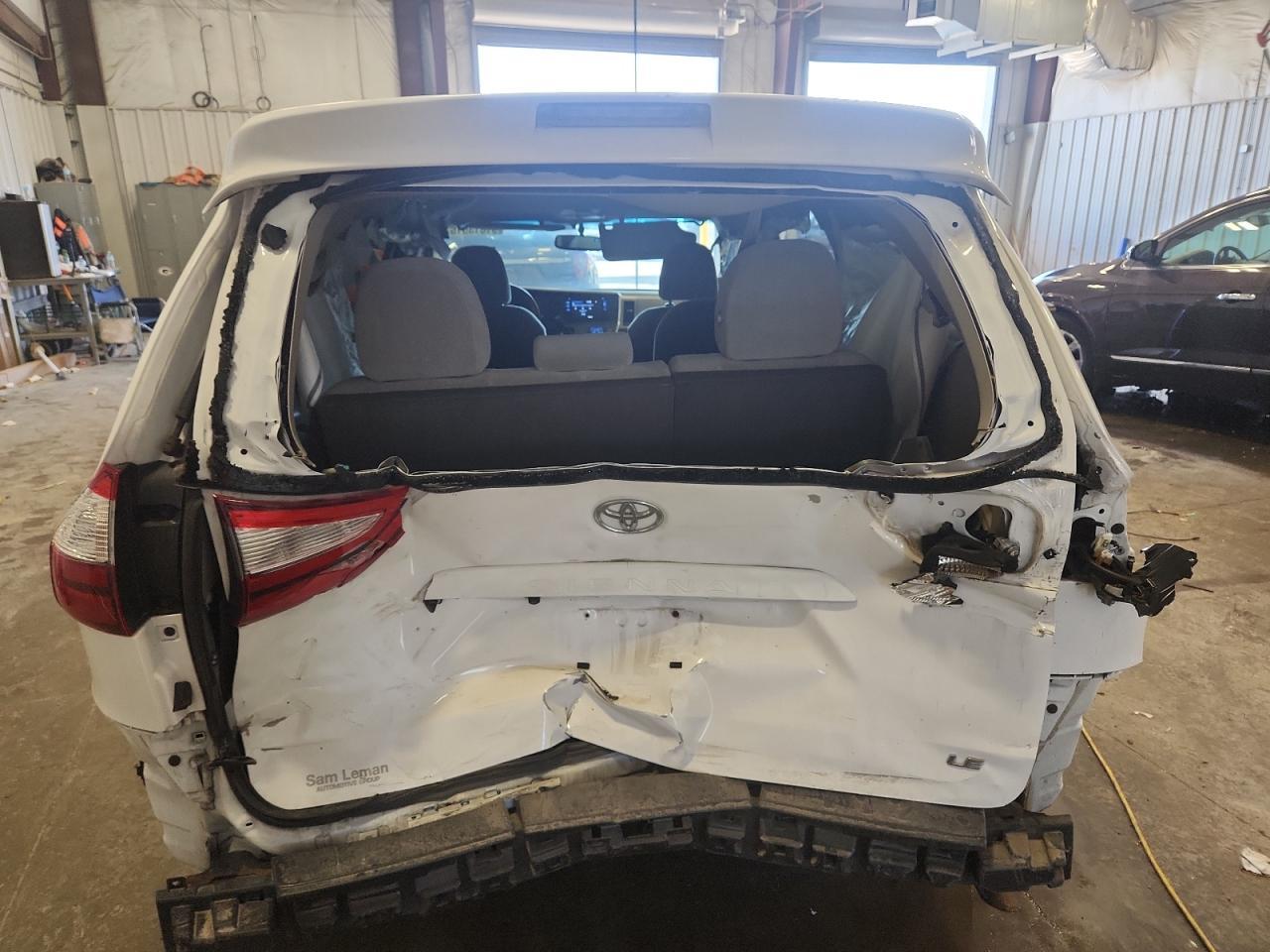 2016 TOYOTA SIENNA