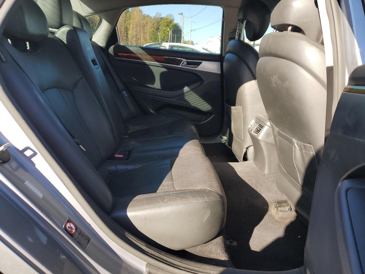 2016 HYUNDAI GENESIS