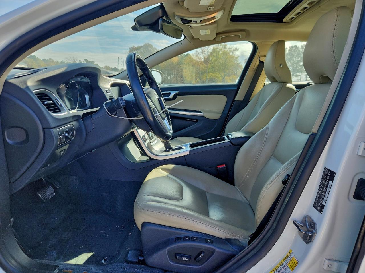 2017 VOLVO S60