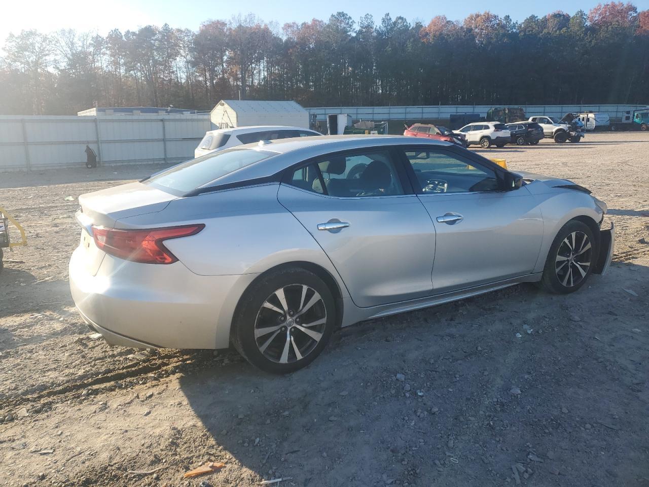 2016 NISSAN Maxima