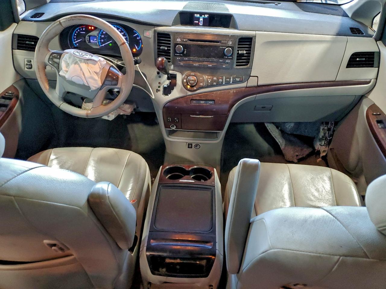 2012 TOYOTA SIENNA