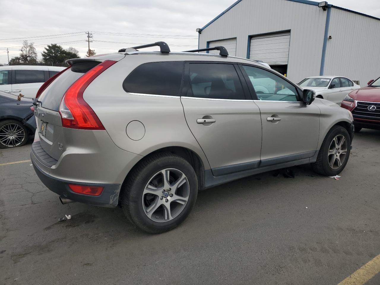 2011 VOLVO XC60
