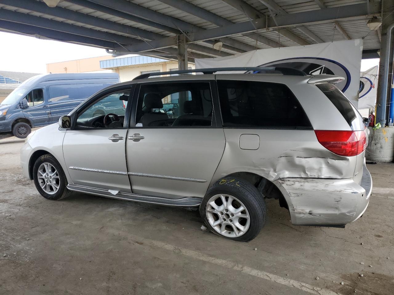 2004 TOYOTA SIENNA