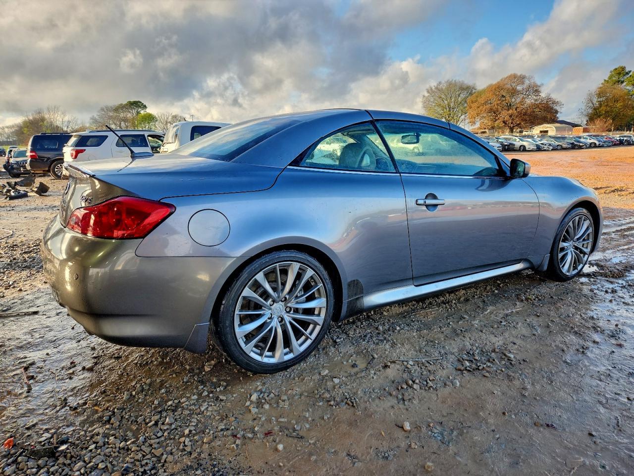 2011 INFINITI G37