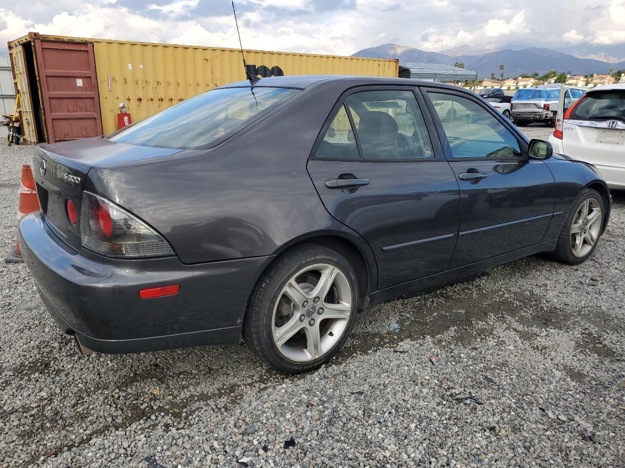 2002 LEXUS IS 300