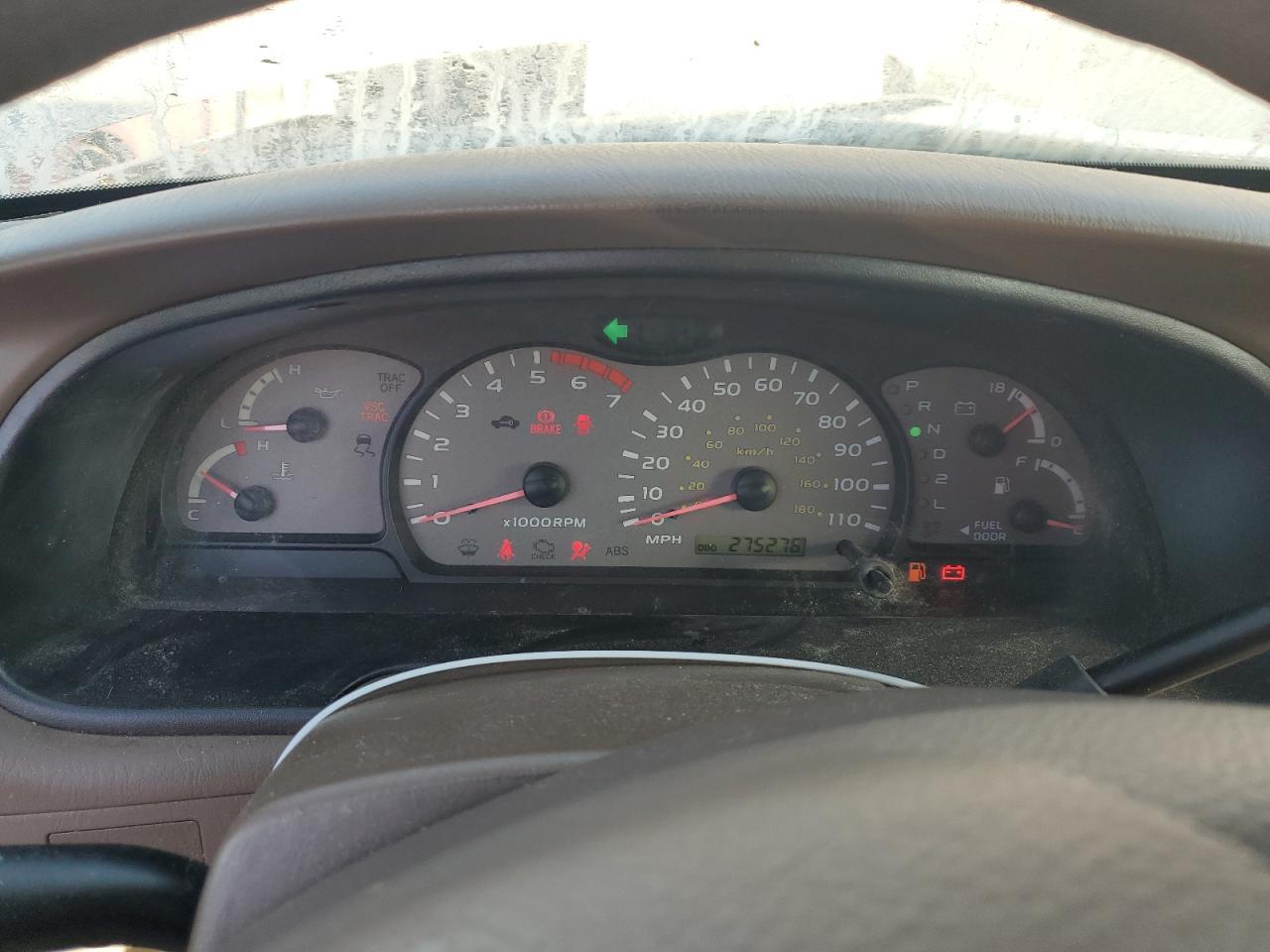 2004 TOYOTA Sequoia