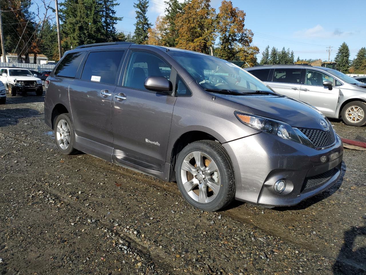2013 TOYOTA SIENNA