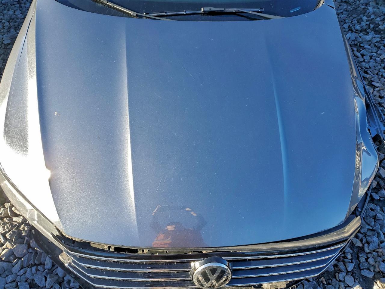 2018 VOLKSWAGEN Passat