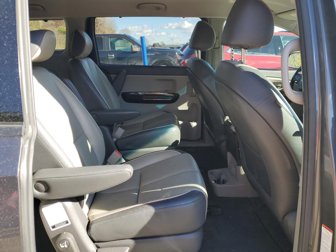 2016 KIA SEDONA