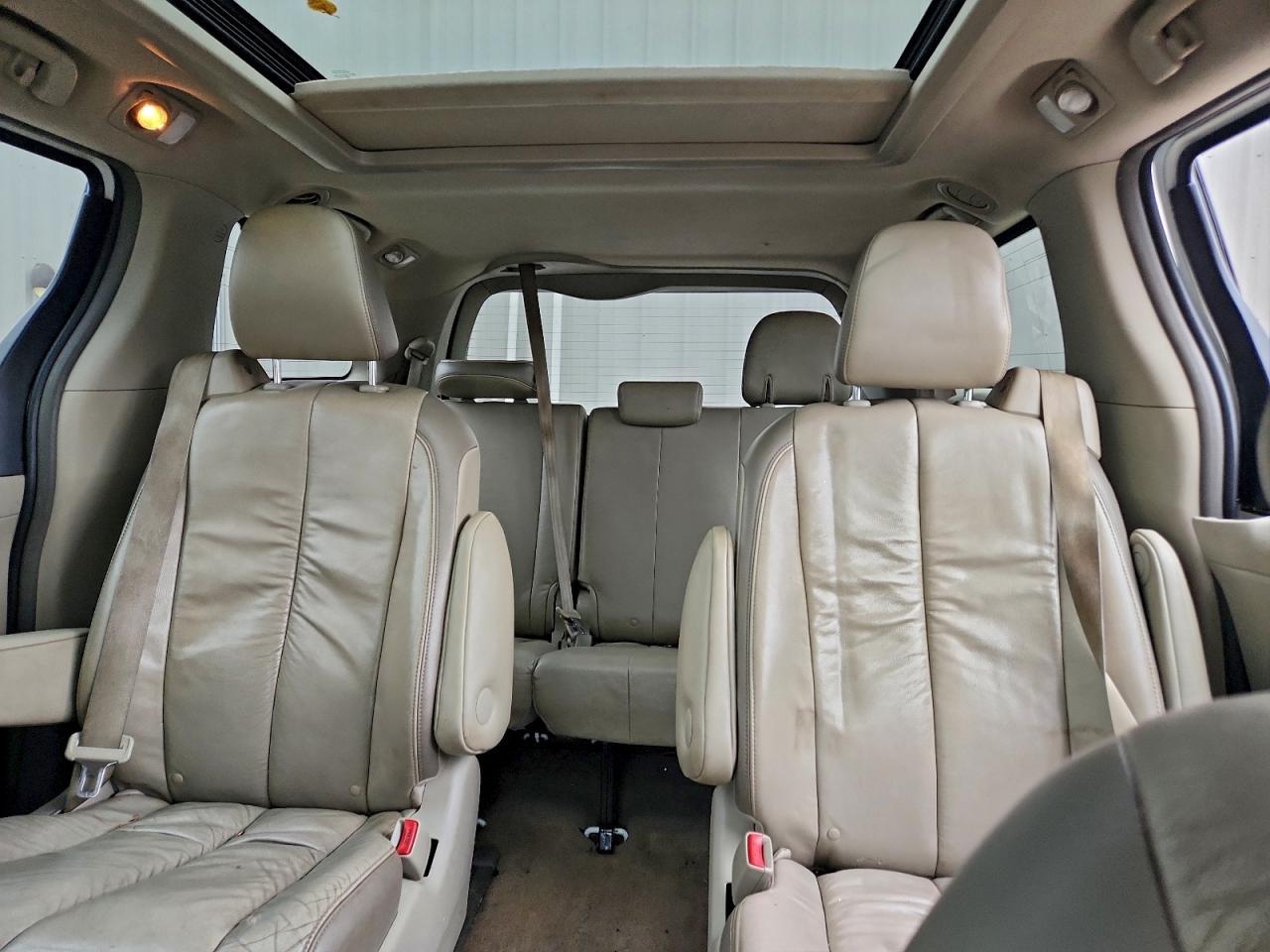 2012 TOYOTA SIENNA