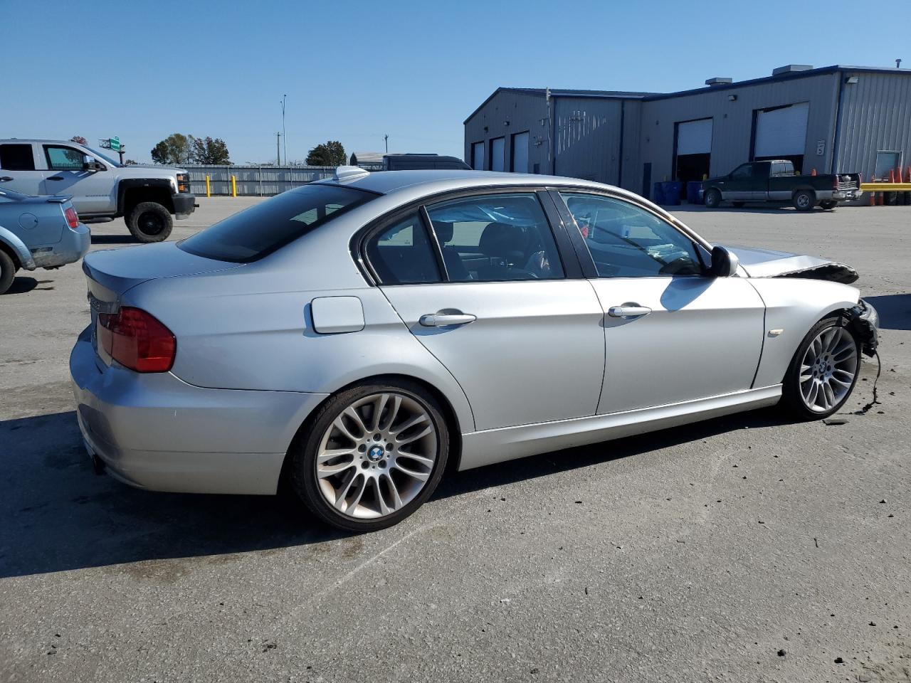 2011 BMW 3 SERIES