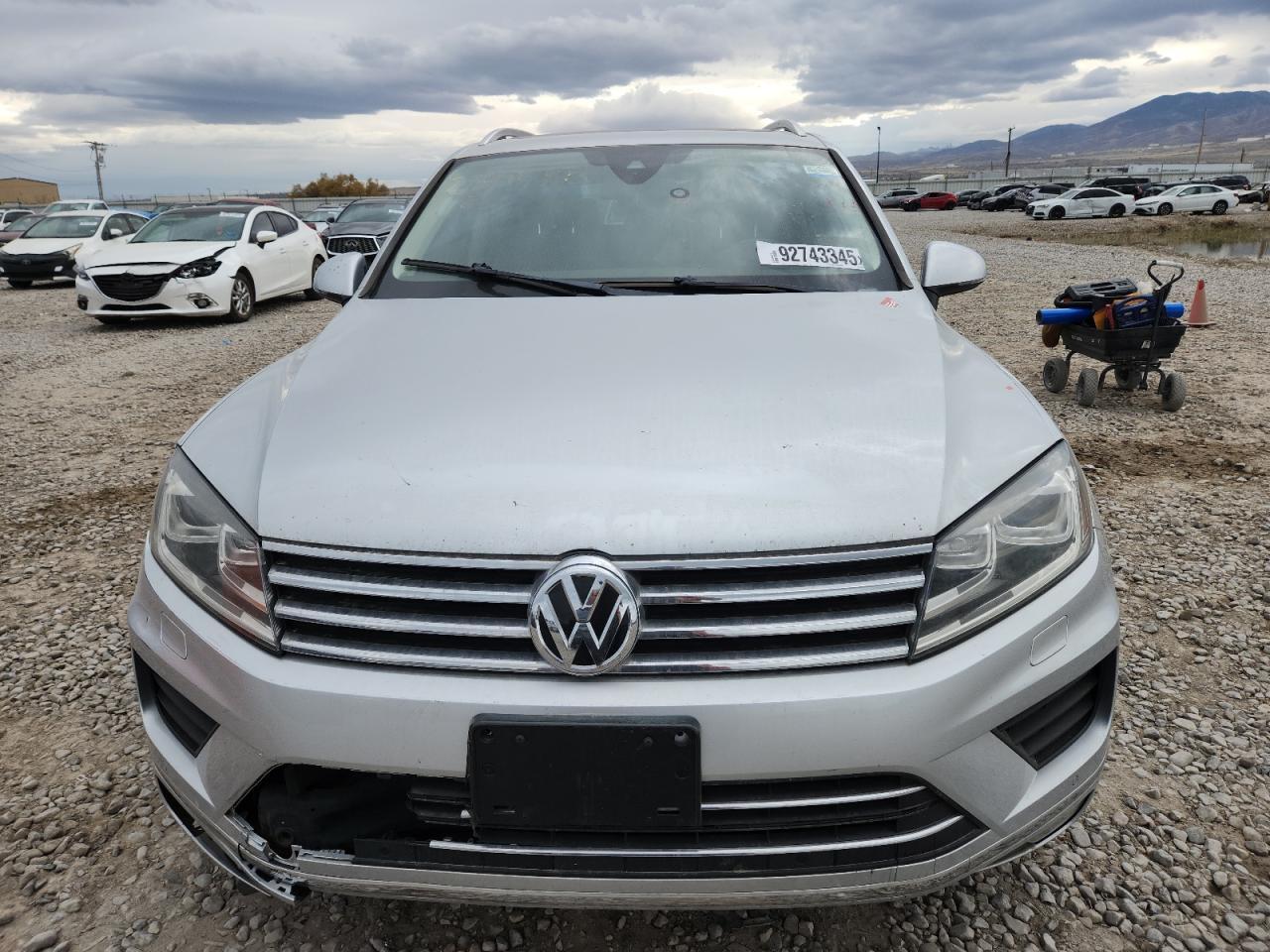 2016 VOLKSWAGEN Touareg