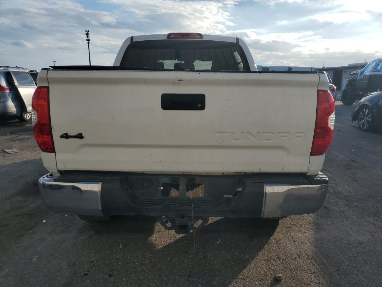 2018 TOYOTA TUNDRA