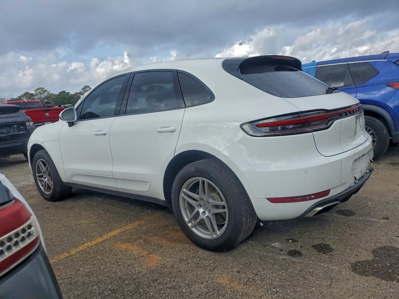 2019 PORSCHE Macan