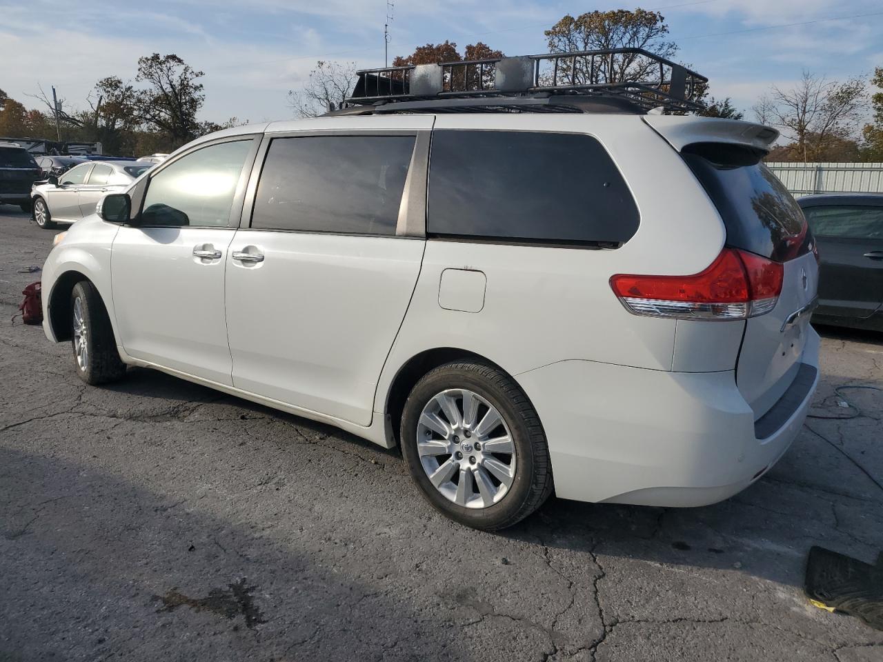 2013 TOYOTA SIENNA